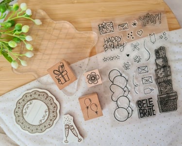 Beginner's guide for stamping - Different types of craft stamps: Rubber stamps vs. Clear stamps