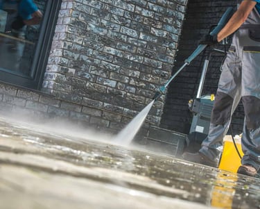commercial pressure washing in plaza