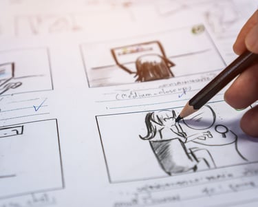 la mano di una persona che tiene una matita e disegna l'immagine di una persona.