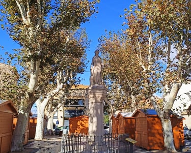 Place Marianne with Xmas chalets