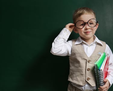 Comment présenter un projet professionnel à l'oral ? : garçon présentateur