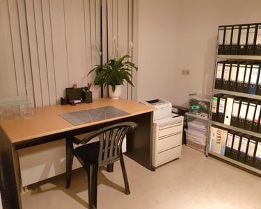 Een opgeruimde ruimte die rust en overzicht uitstraalt