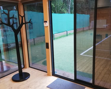 Veidrodine plevele mamams ir biurams. Tonuota plevele langams