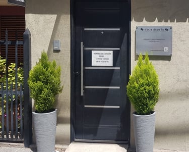 a door to a building with a sign that says,'welcome to the door