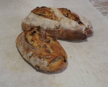 Pain aux noisettes et raisins secs, boulangerie mobile Perlimpinpains, St André d'Embrun, Hautes Alp