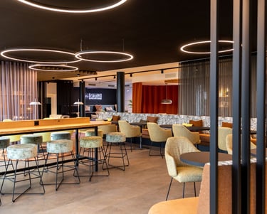 Tabourets hauts et fauteuils recouverts tissu créations JAB