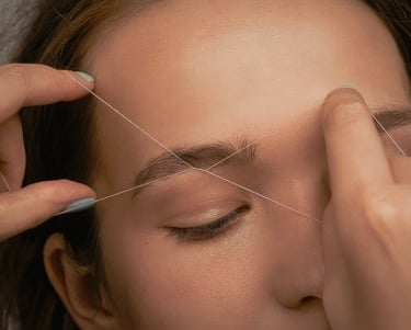 Prestation d’épilation au fil chez Fée Pour Vous