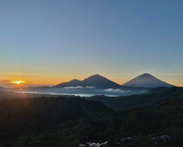 wschód słońca na wulkanie Bali