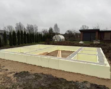 Pilnai irengtas siltas a++ klases pamatas, apsiltintas is visu pusiu