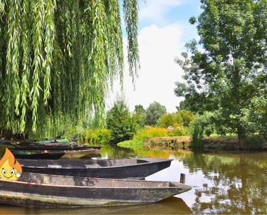 Maxima la petite flamme orange de MaxThomasBois fait de la barque en Loire-Atlantique