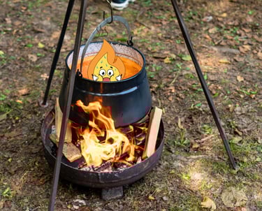 Maxima la flamme orange du logo MaxThomasBois est dans une marmite avec du bois de chauffage label