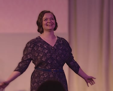 A college co-ed sings about seeing her love interest for the first time.