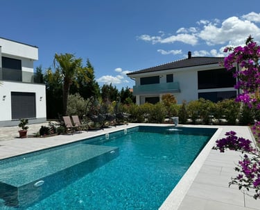 Exklusive Poolmosaike aus Glas Ob geometrische Formen oder kunstvolle Bilder – unsere Glasmosaik-Poo