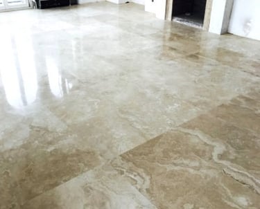 Trawertyn na podłoge bezowy Bianco płytki kamień naturalny włoski