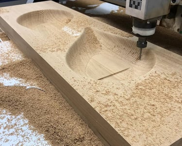 Máquina CNC de Cuttool mecanizando madera 3D