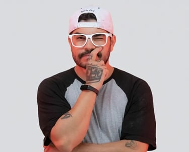 Ticko Bboy com óculos usualdance fundo branco