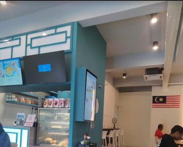 suasana kedai saujana klia