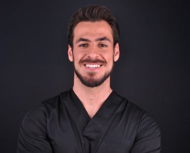 Dr. Miguel Alcobia – Especialista em implantologia na Clínica do Convento.