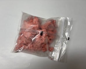 vakuumiertes Produkt, tiefgekühlte Fleisch- und Knochenstücke; Rinderknochen