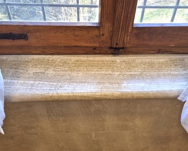 Parapet z trawertynu, luksusowy włoski kamień naturalny