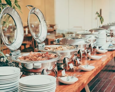 Mesa pronta para receber os clientes