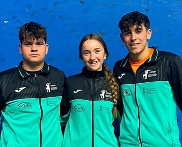 equipo de frontenis posando antes del campeonato