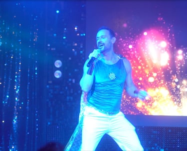 Raphaël Pathé performing at "The Palm Cabaret" in Puerto Vallarta  in November 2024