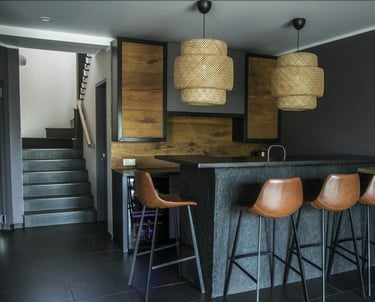 juodo granito laiptai