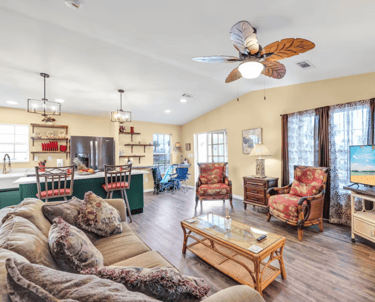 Siple Elegance Vacation Rental-Living area