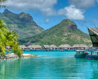 tahiti water with bungalows and mountains