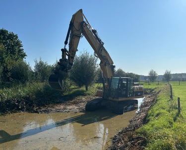 a tractor with a craned on it in the middle of a field