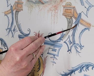 Les décors de style apportent une élégance, un raffinement et reflètent une époque: ornementations, patines, ciels...