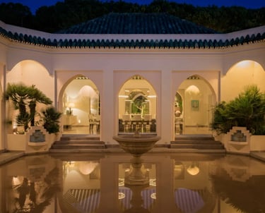 Arched courtyard of Villa El Rincon with fountain