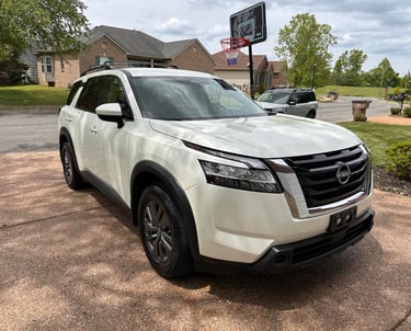 White Nissan SUV mobile car detailing in Spring Hill