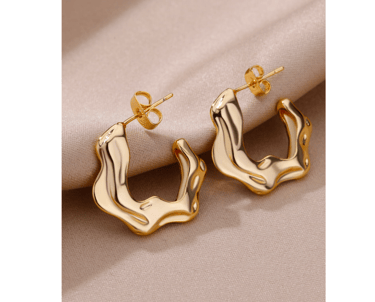 Stainless steel C-shaped wave earrings for maternity fall style.