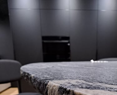 plateau de table en quartzite black beauty chant brut