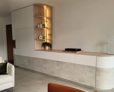 meuble d'entrée et salon avec portes cintrées. Annecy-le-Vieux