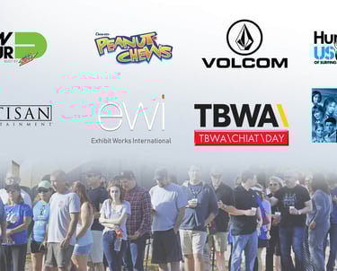 folks waiting in line to get their henna tattoos