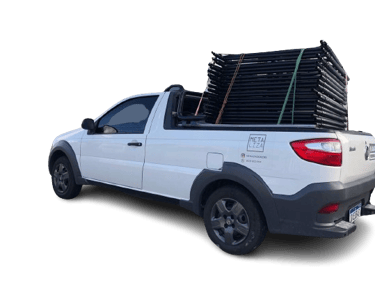 fiat estrada com andaimes na caçamba