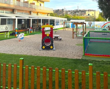 παιδικη χαρα σε παιδικο σχολειο