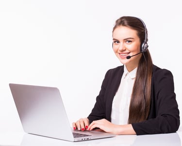 <a href="https://fr.freepik.com/photos-gratuite/jeune-femme-travaillant-au-bureau-ordinateur-portabl