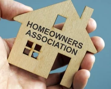 maison en bois représentant les associations