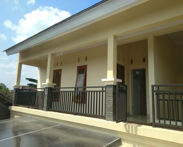 rumah yang dibangun di bagin belakang sisa tanah