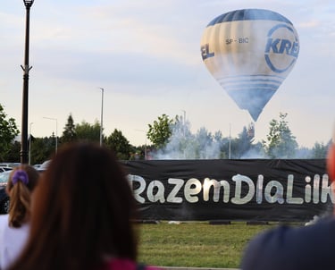 folia okolicznościowa na festynie razem dla lilki dym pirotechnika balon atrakcja