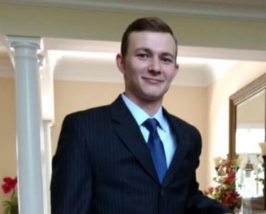 change tie color to red