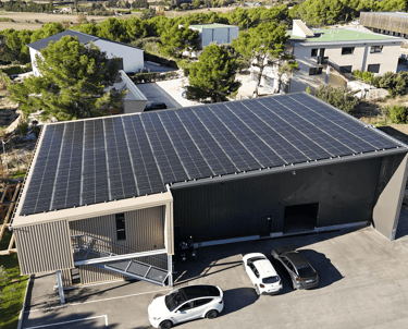 Photo d'une vue drone du siège social de Hélioneo 