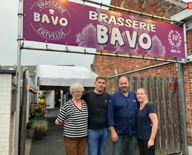 Het team van Brasserie Bavo viert haar 50 jarig bestaan