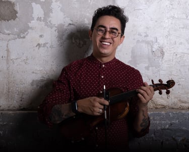 Violín eléctrico de Mauro Ruiz en actuación para bodas y eventos premium en Valencia y España