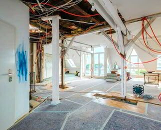 Chantier électrique dans une habitation