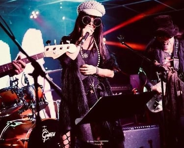 SARAH JHONES CHANTE JFB PROD PHOTO